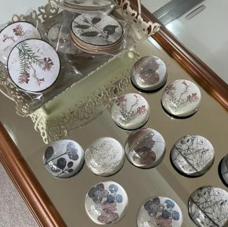 objects displayed on mirror glass