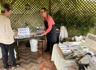 printing in a gazebo, customer watching on 