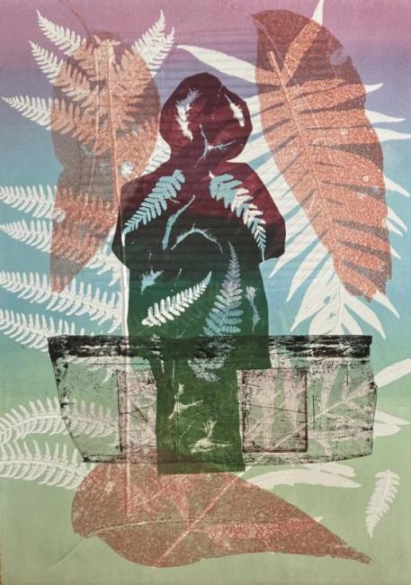 print with figurative shape and leaves